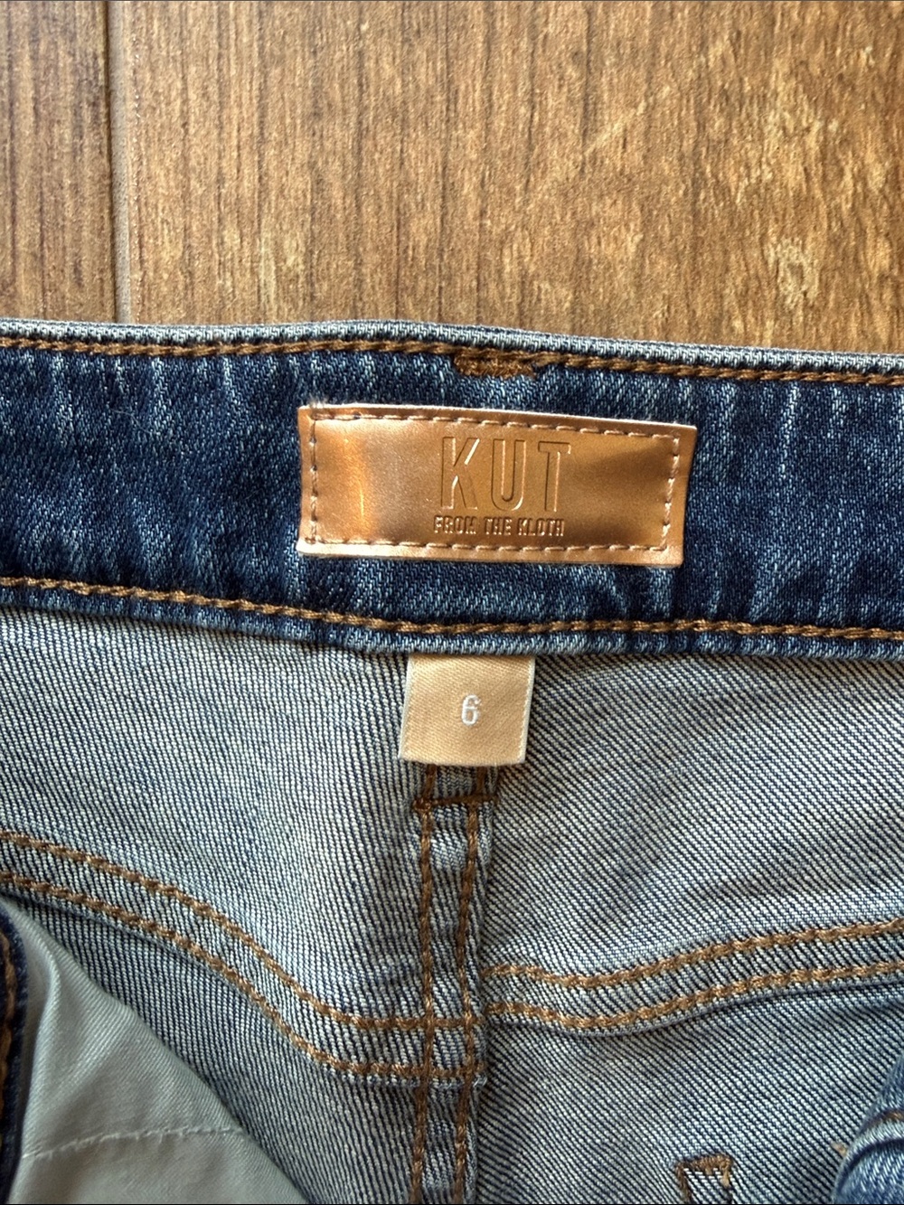 Classic Women's Blue Wide-Leg Jeans - Picture 2 of 6